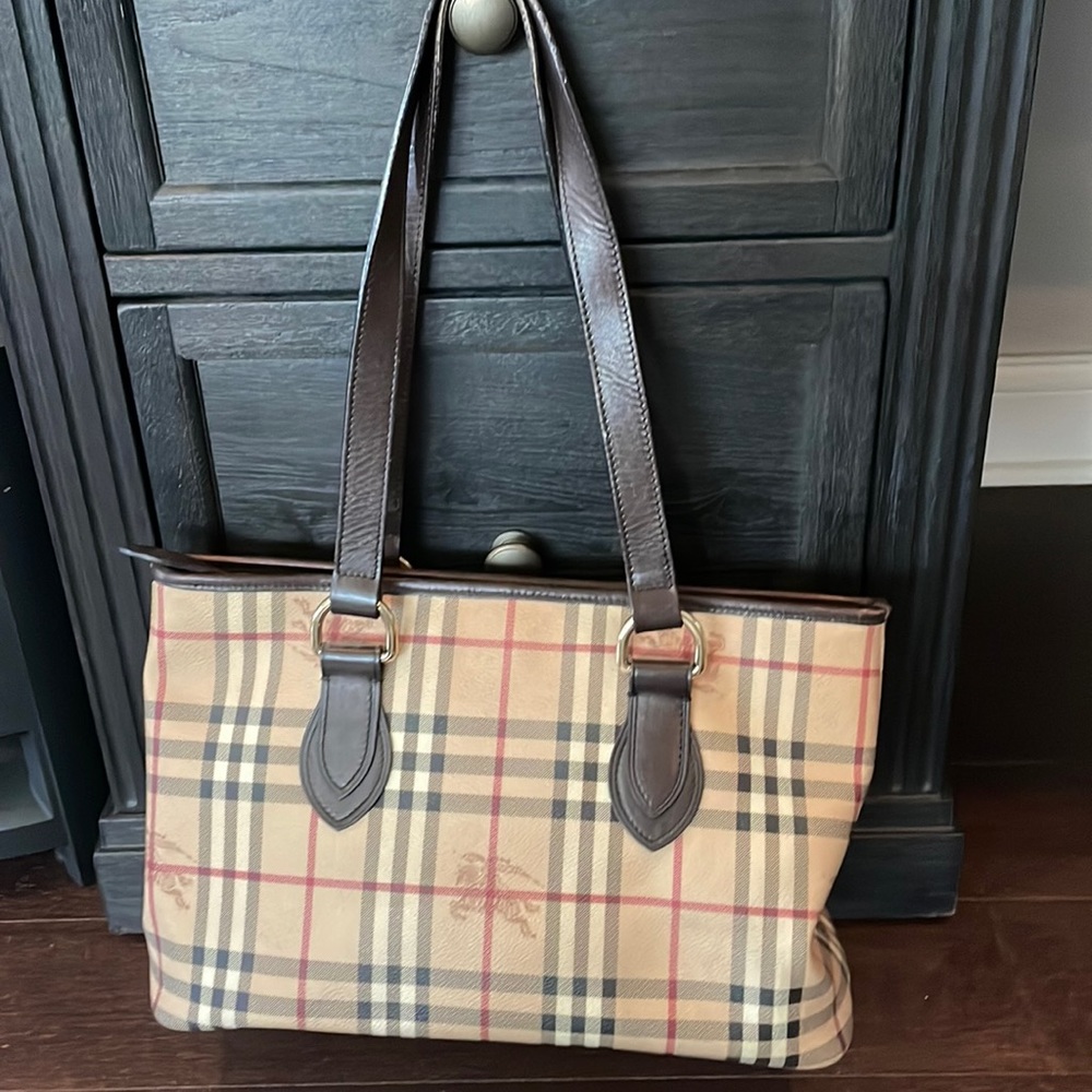 Burberry shoulder bag great condition